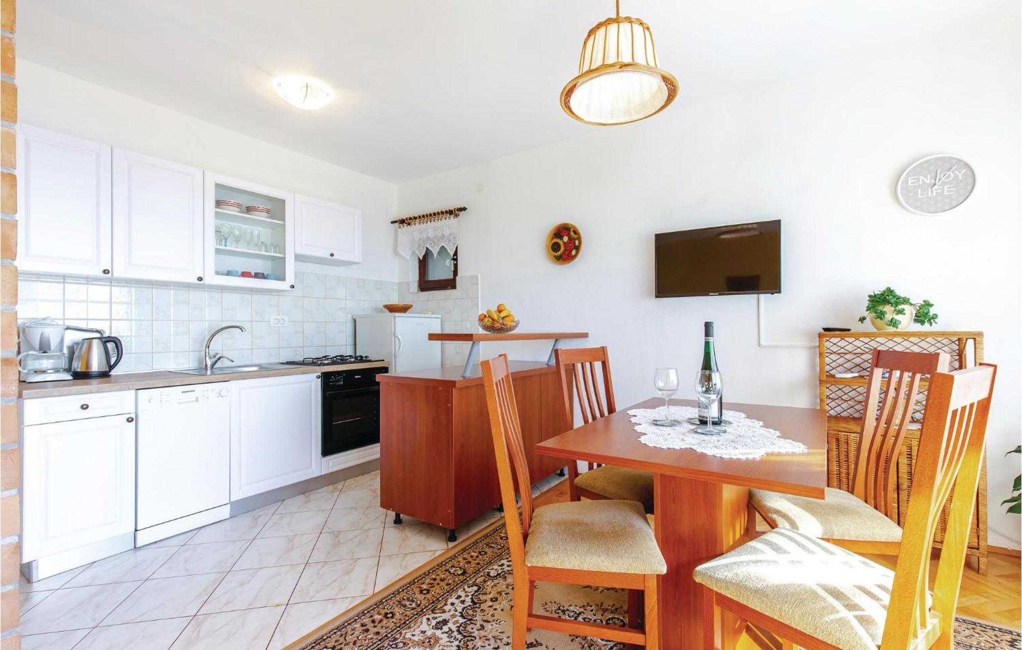 Stunning Apartment In Novi Vinodolski With Wifi Ngoại thất bức ảnh